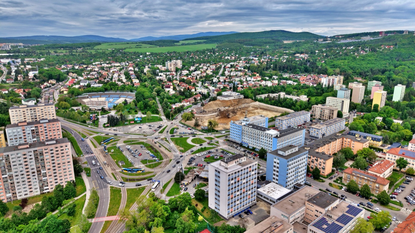 Letecký záber — panoráma lokality