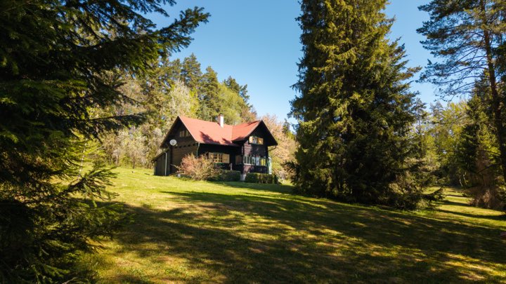 Letecký záber — Špengel chata — chata v lese